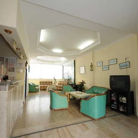 Golden Orange アパートホテル